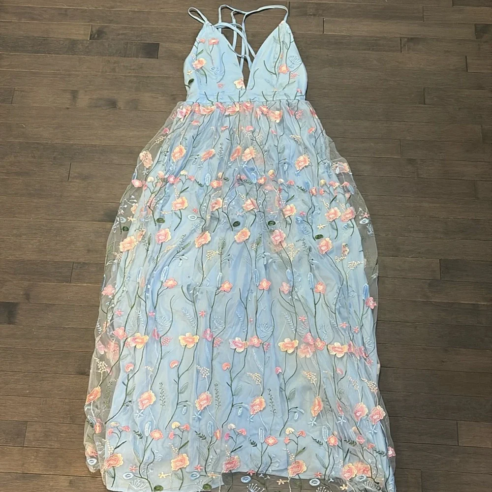Backless Light Blue Shein Embroidered Floral Halter Dress Women’s M - Picture 3 of 14